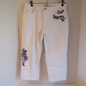 Croft & Barrow White Floral Embroidered Stretch Mid Rise Capri Pant Size 8